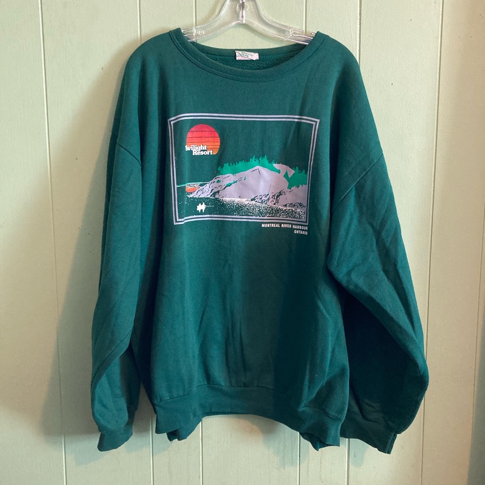 Vintage 70s Twilight Resort Canada Crewneck